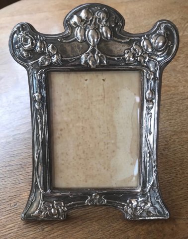 OI1079 ARTS & CRAFTS SILVER PHOTO FRAME