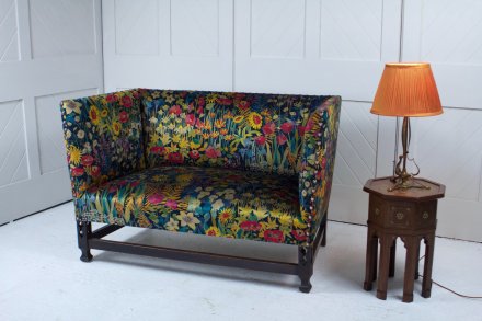 F1076 ARTS & CRAFTS SETTEE